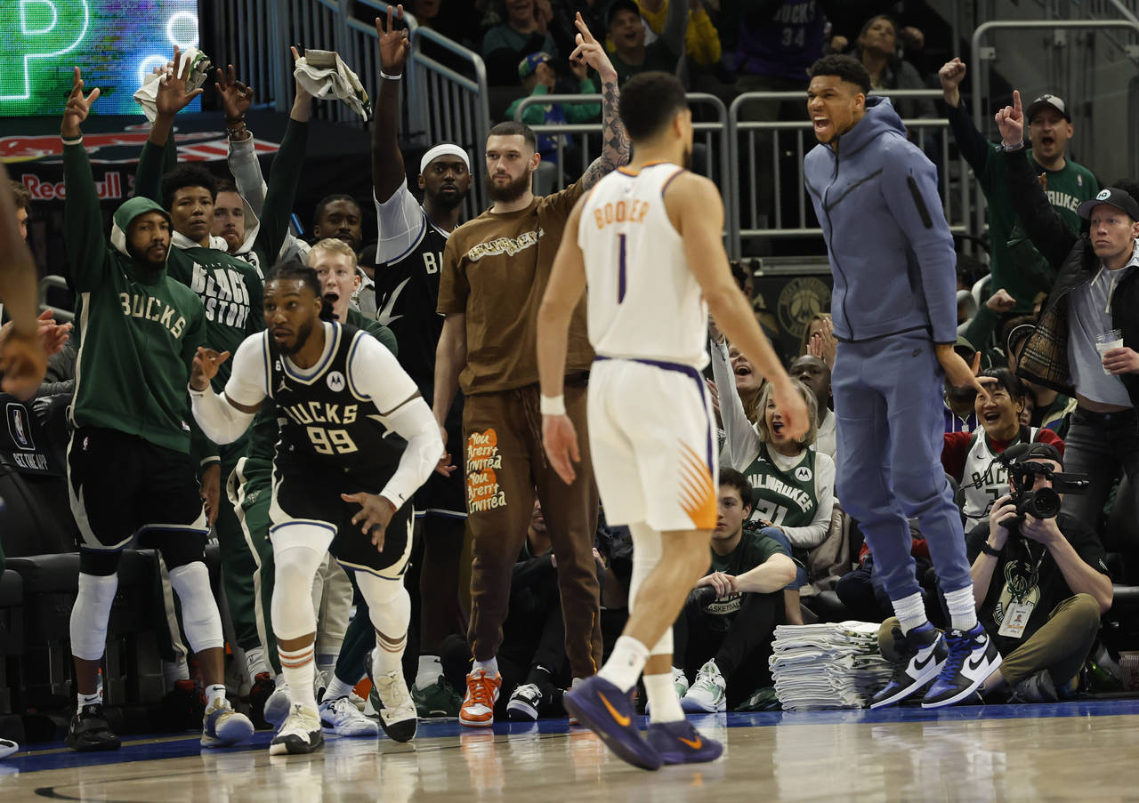 Milwaukee Bucks forward Giannis Antetokounmpo, right, reacts from the bench as Bucks forward Jae Cr...