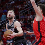 Fox's late FTs gives Kings 130-128 win over Rockets