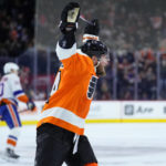 Palmieri, Barzal score in win for Isles in Horvat's 1st game