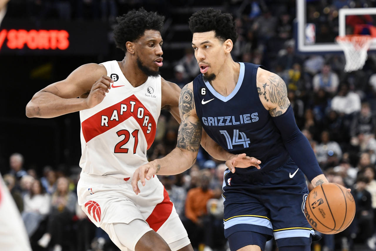 FILE - Memphis Grizzlies guard Danny Green (14) handles the ball against Toronto Raptors forward Th...