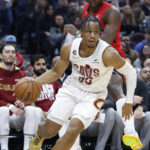 Mitchell scores 35 points, Cavaliers rout Raptors 118-93