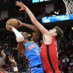 Gordon, rookie Eason help Rockets defeat Thunder 112-106