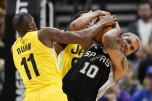 Spurs snap 16-game losing streak with victory over Jazz