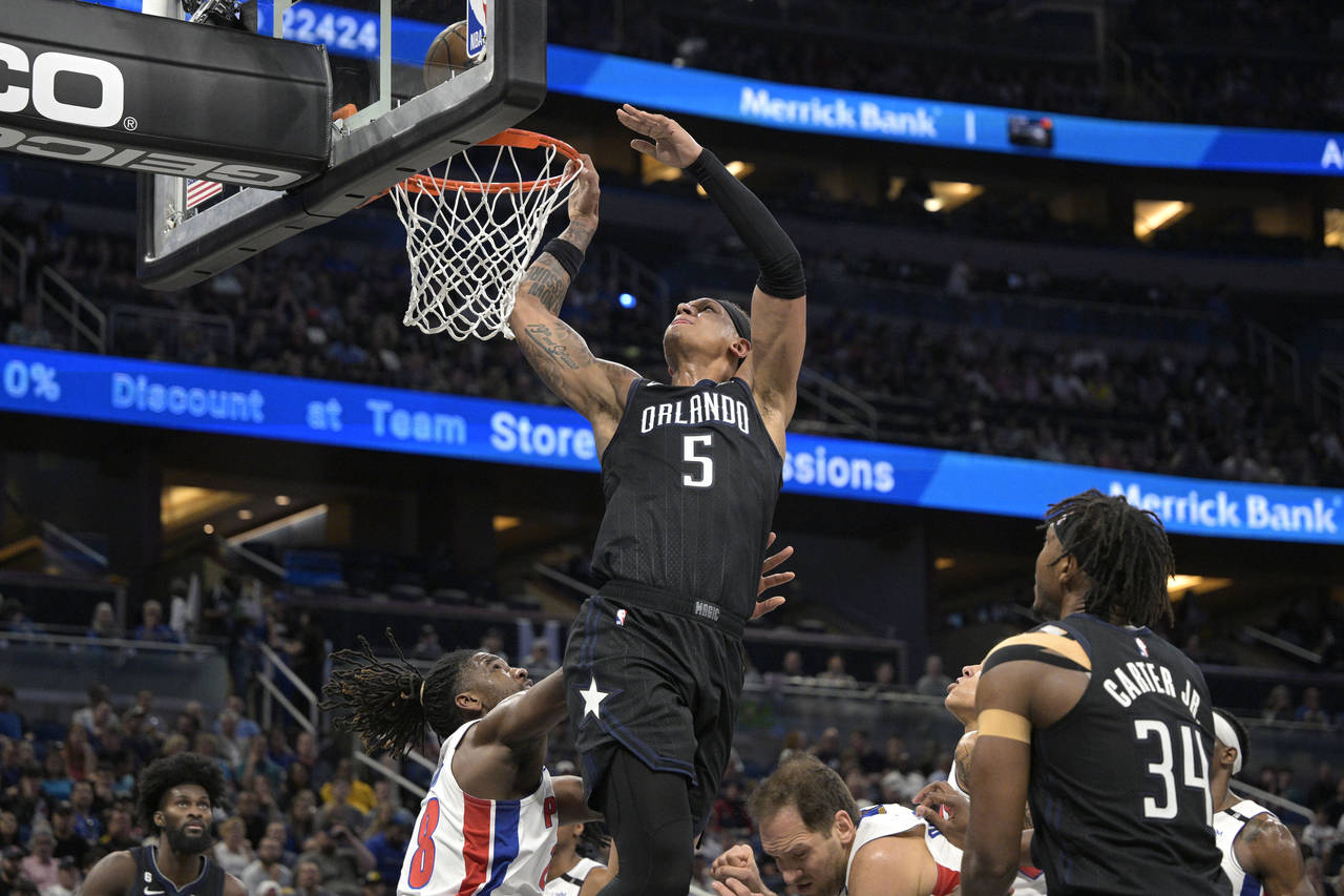 Orlando Magic forward Paolo Banchero (5) misses a dunk as Detroit Pistons center Isaiah Stewart (28...