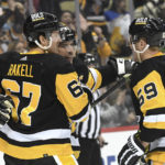 Penguins score 6 in 2nd period, beat Lightning 7-3