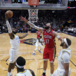 James closes in on NBA record, Lakers falls to Pelicans