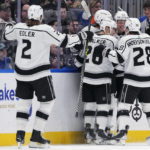 Kings use 3-goal second period to power past Islanders 3-2