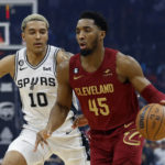 Mitchell scores 41 as Cavs hand Spurs 13th straight loss
