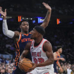 Barrett scores 30, helps Knicks hold off Heat 106-104