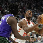 Giannis exits early with knee issue; Bucks rip Heat 128-99
