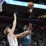 Ayton has 31 points and 16 rebounds, Suns beat Pistons