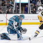 DeSmith makes 38 saves, Penguins beat Sharks 3-1