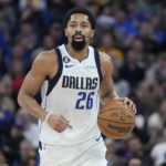 Curry injures left leg leading Warriors over Mavs 119-113