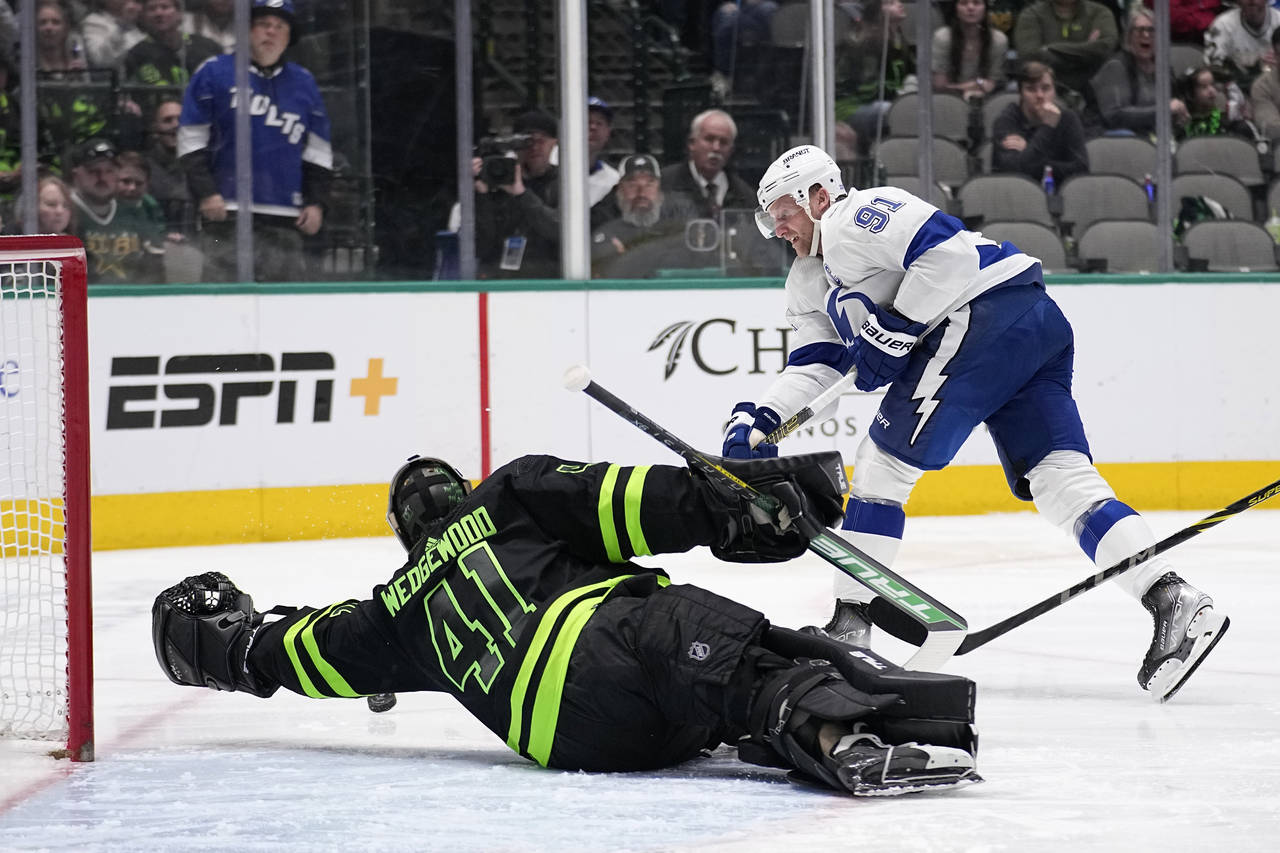 Dallas Stars goaltender Scott Wedgewood (41) dives to make a stop on a shot by Tampa Bay Lightning ...
