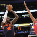 Knicks rout Pelicans while honoring 1973 championship squad
