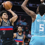 Ball fractures ankle in Hornets' 117-106 win over Pistons