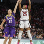 No. 1 Gamecocks stay perfect in showdown win over No. 3 LSU