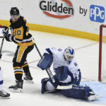 Penguins score 6 in 2nd period, beat Lightning 7-3