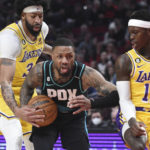 Blazers hit 23 3-pointers, beat LeBron-less Lakers 127-115