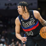 Ball fractures ankle in Hornets' 117-106 win over Pistons