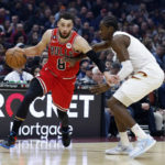Mitchell nets 29 as Cavs rally past Bulls, win streak hits 6