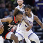 Murray hits eight 3-pointers as Kings beat Rockets 140-120