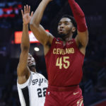 Mitchell scores 41 as Cavs hand Spurs 13th straight loss