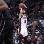 LaVine, DeRozan lead Bulls to 131-87 rout of Nets