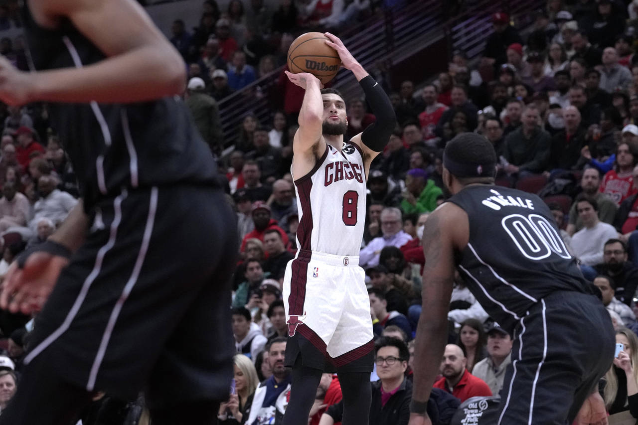 Chicago Bulls' Zach LaVine shoots during the second half of the team's NBA basketball game against ...