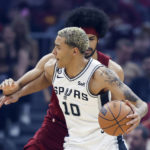 Mitchell scores 41 as Cavs hand Spurs 13th straight loss