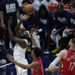 James closes in on NBA record, Lakers falls to Pelicans