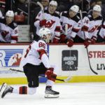 Mercer extends goal streak to 6 games, Devils roll Flyers