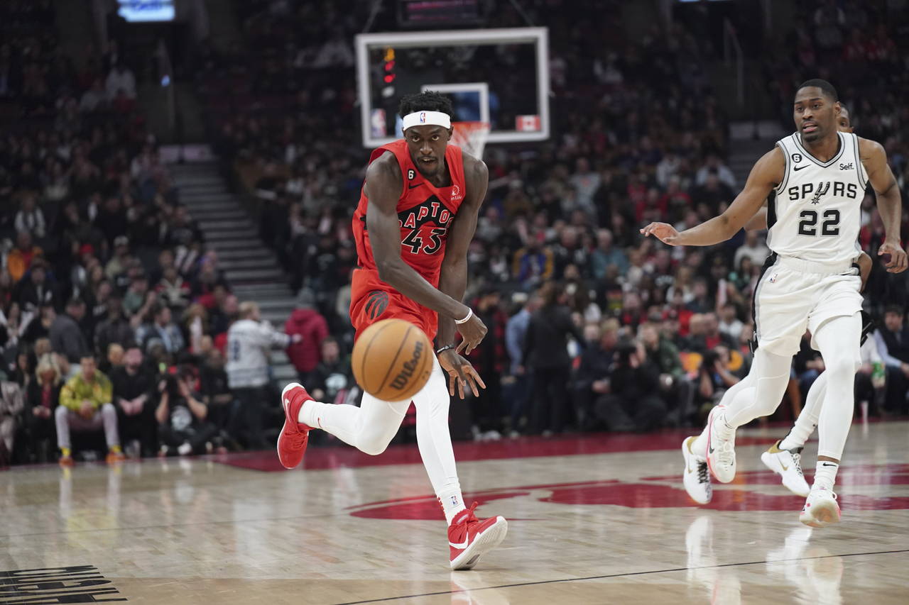 Toronto Raptors forward Pascal Siakam (43) passes the ball as San Antonio Spurs guard Malaki Branha...