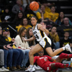 Caitlin Clark scores 42, No. 6 Iowa tops No. 8 Maryland