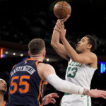 Knicks win 6th straight, drop Celtics from top spot in NBA