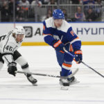 Kings use 3-goal second period to power past Islanders 3-2