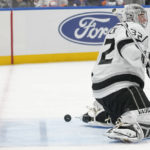 Kings use 3-goal second period to power past Islanders 3-2