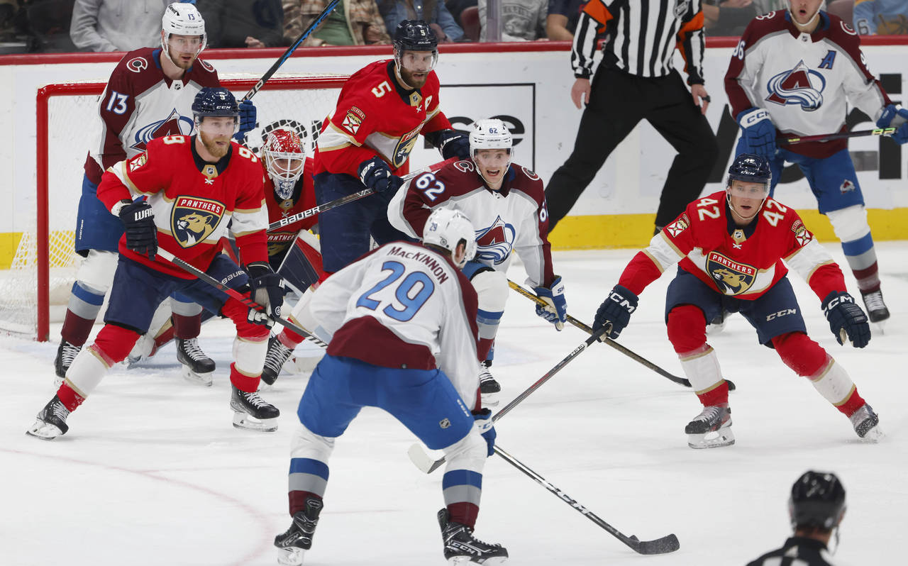 Colorado Avalanche center Nathan MacKinnon (29) prepares to shoot through traffic on Florida Panthe...