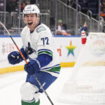 Pettersson scores 2, Canucks beat Isles to snap 2-game skid