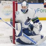 Pettersson scores 2, Canucks beat Isles to snap 2-game skid