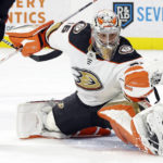 Gibson stops 50 shots as Ducks top Hurricanes