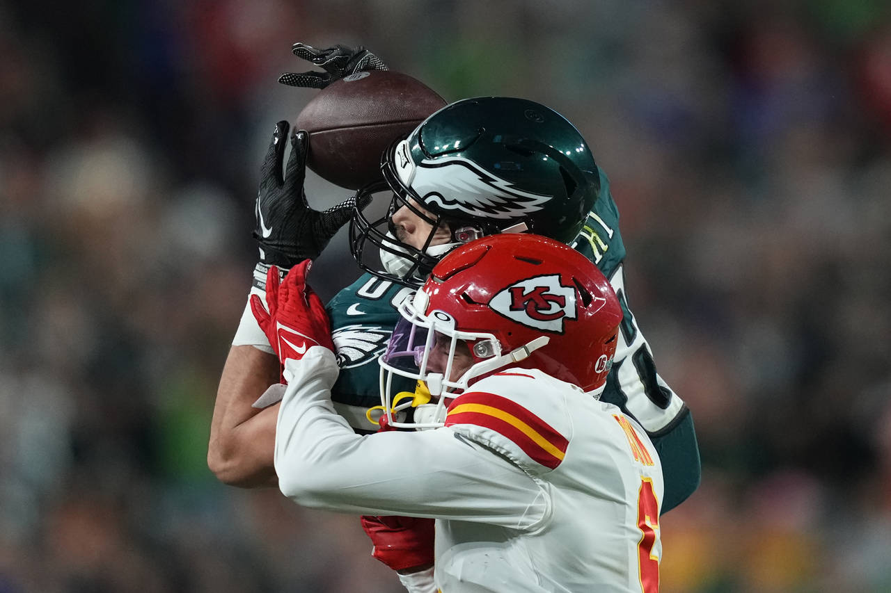 Philadelphia Eagles tight end Dallas Goedert (88) catches a pass as Kansas City Chiefs safety Bryan...