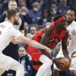 Mitchell scores 35 points, Cavaliers rout Raptors 118-93