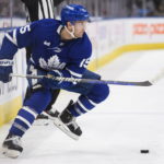Nylander leads Maple Leafs to 5-2 win over Blackhawks