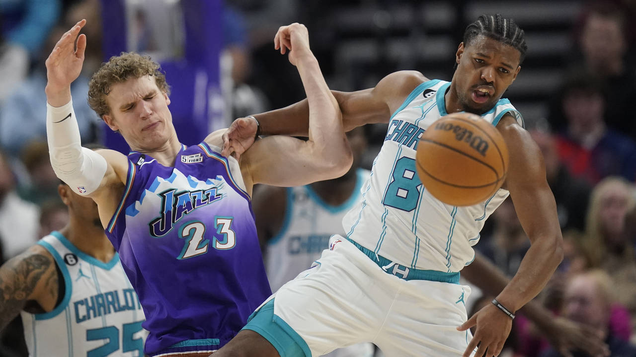 Utah Jazz forward Lauri Markkanen (23) and Charlotte Hornets guard Dennis Smith Jr. (8) battle for ...