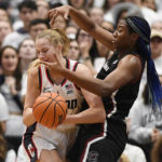 No. 1 South Carolina tops fifth-ranked UConn 81-77