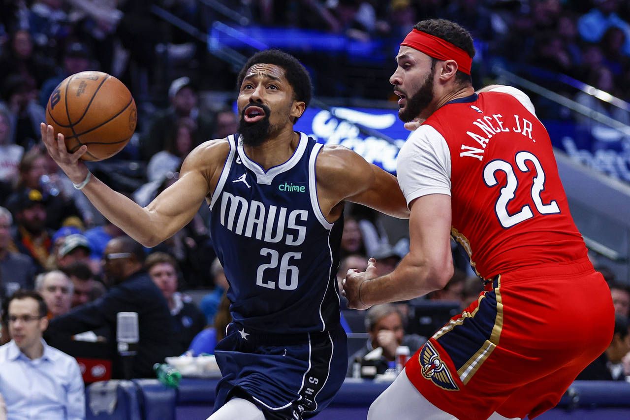 Dallas Mavericks guard Spencer Dinwiddie (26) battles New Orleans Pelicans forward Larry Nance Jr. ...