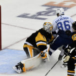 Penguins score 6 in 2nd period, beat Lightning 7-3