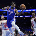Butler's acrobatic layup, 23 points lead Heat past 76ers