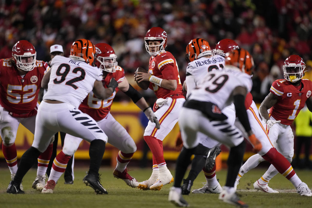 Kansas City Chiefs quarterback Patrick Mahomes (15) works in the pocket against the Cincinnati Beng...